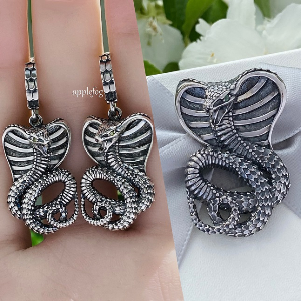 Комплект из серебра Заклятие долины змей Крупный кулон-подвеска и небольшие серьги в виде кобры с распущенным капюшоном. 